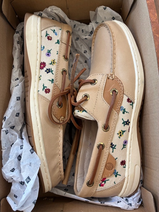 Sperry Shoes - NWT Women’s SPERRY Tan Floral Embroidered Boat Shoes